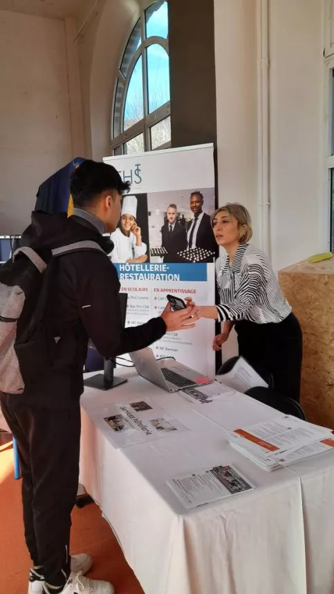 Les jeunes collégiens de Thiais, Domont et Sannois au forum