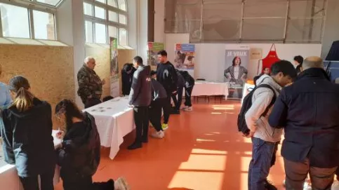 Les jeunes collégiens de Thiais, Domont et Sannois au forum