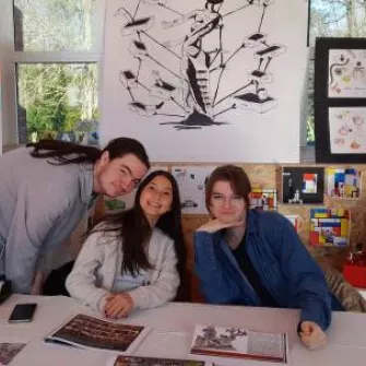 Trois jeunes collégiens au forum des métiers 